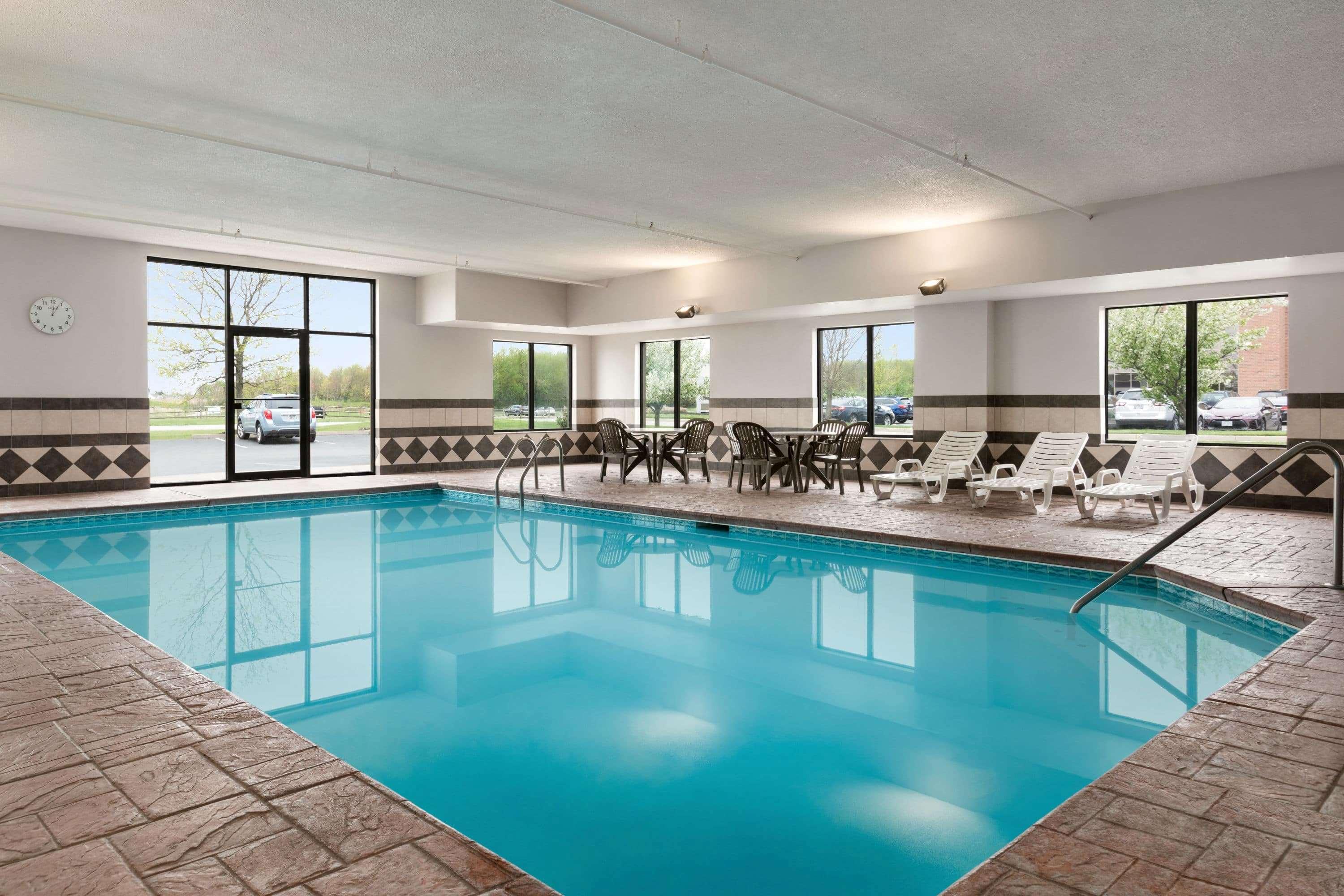 Wingate By Wyndham Cincinnati בלו אש מראה חיצוני תמונה