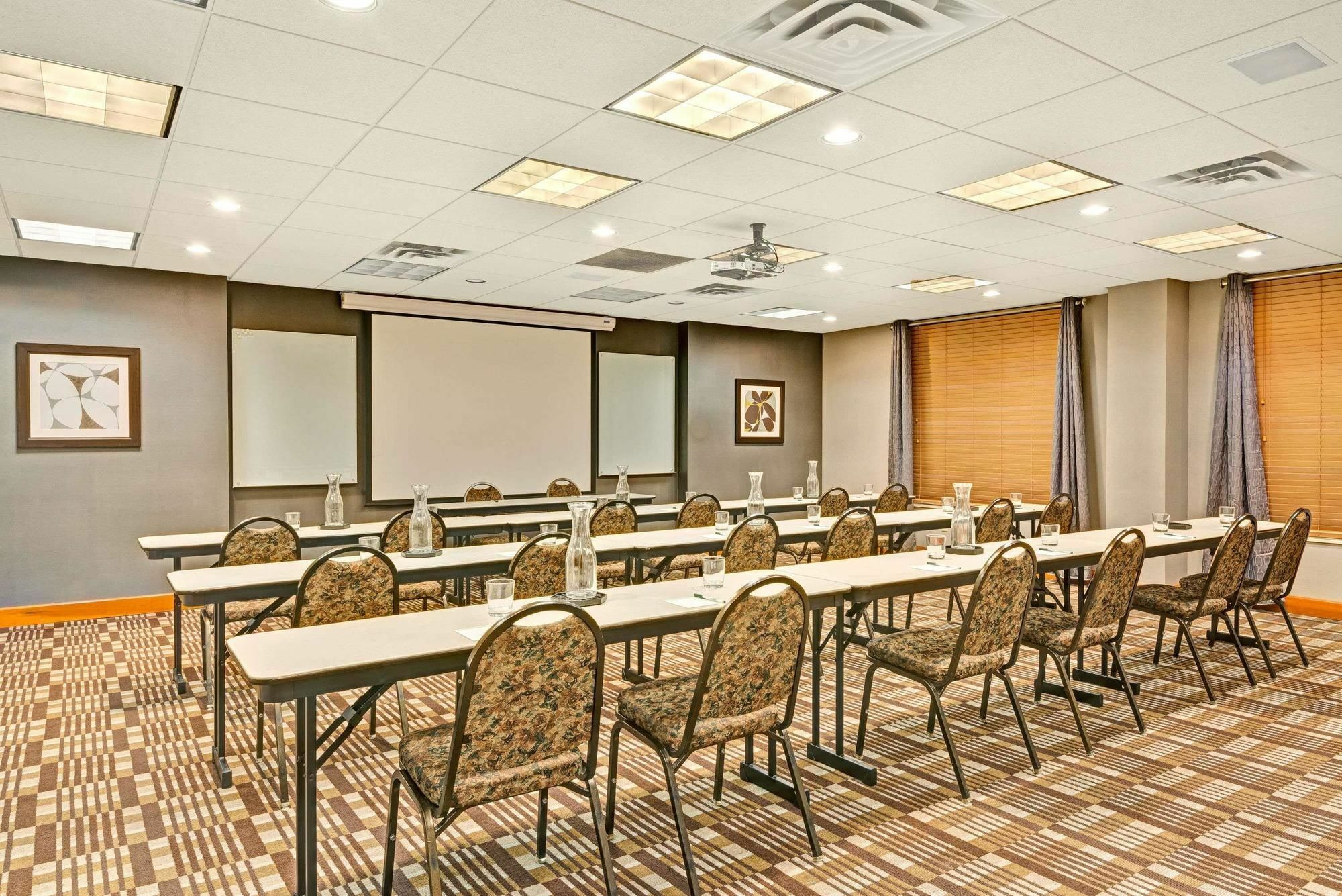 Wingate By Wyndham Cincinnati בלו אש מראה חיצוני תמונה